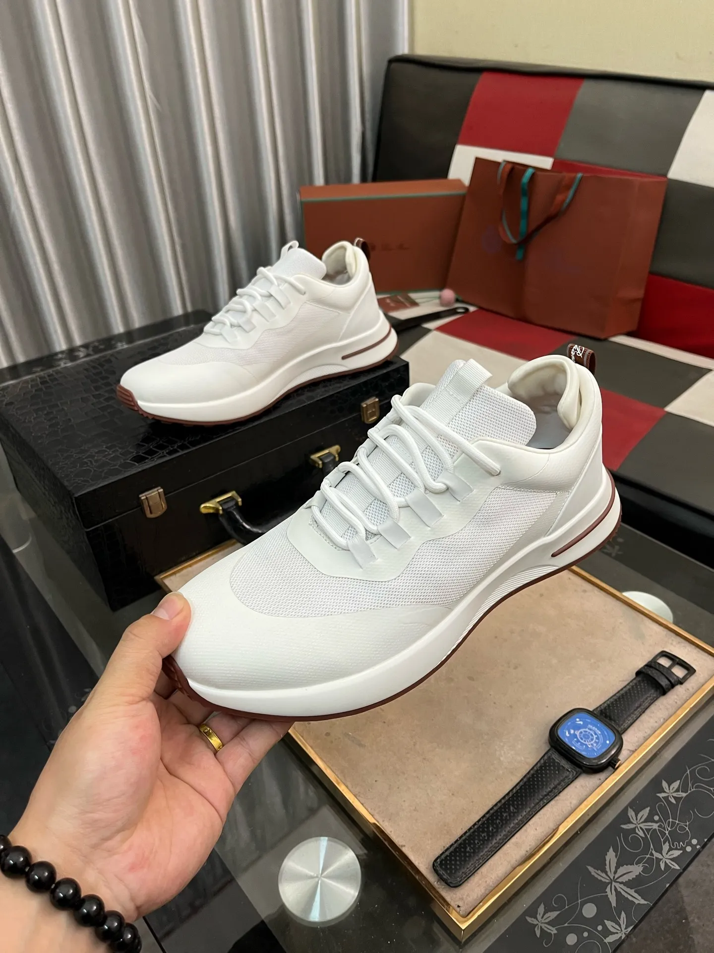 Men's men's shoes💰560⌚️⌚️LoroPiana/Noyo Piana WeekendWalk men's new thick-soled sports shoes, LP lace-up casual shoes that are as comfortable as clouds! The upper is made of cowhide leather, highlighting the sporty style. The lightweight sole adds a touch of modernity to the shoe. Counter original box packaging with dust bag!  Size: 38-449️⃣Colors available